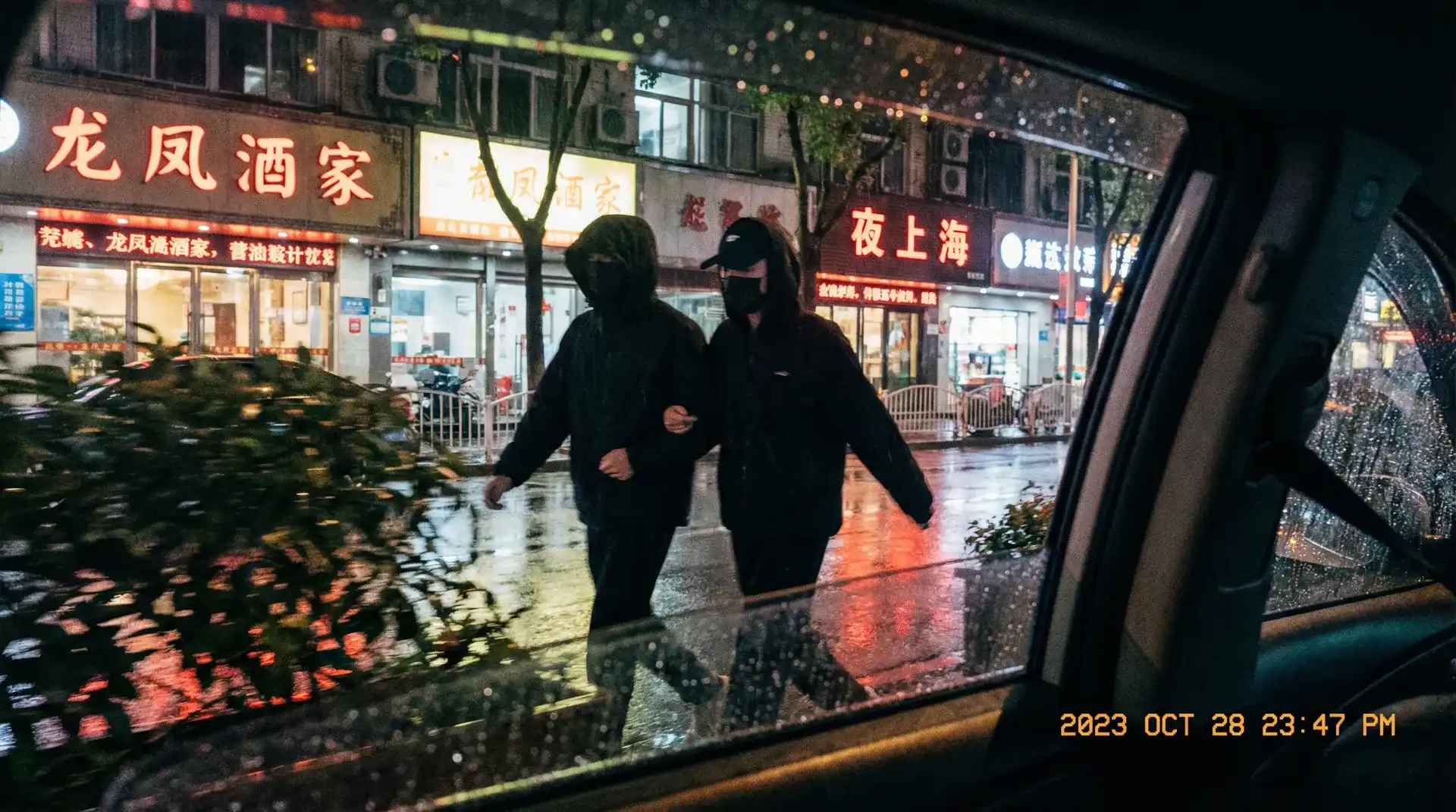 saba体育网址 - 顶流明星深夜密会现场抓拍照片